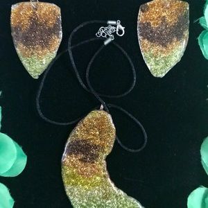 Beautiful & one of kind. All made by hand. Makes the perfect gift.